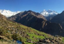 गुफाको डिलबाट १६ हिमश्रृंखला र ३७ गाउँ एकै ठाउँबाट हेर्न पाइने