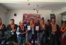 शर्माको ‘गिर्दाबाट बेचिन पुगेका राजपरिवार’ विमोचन